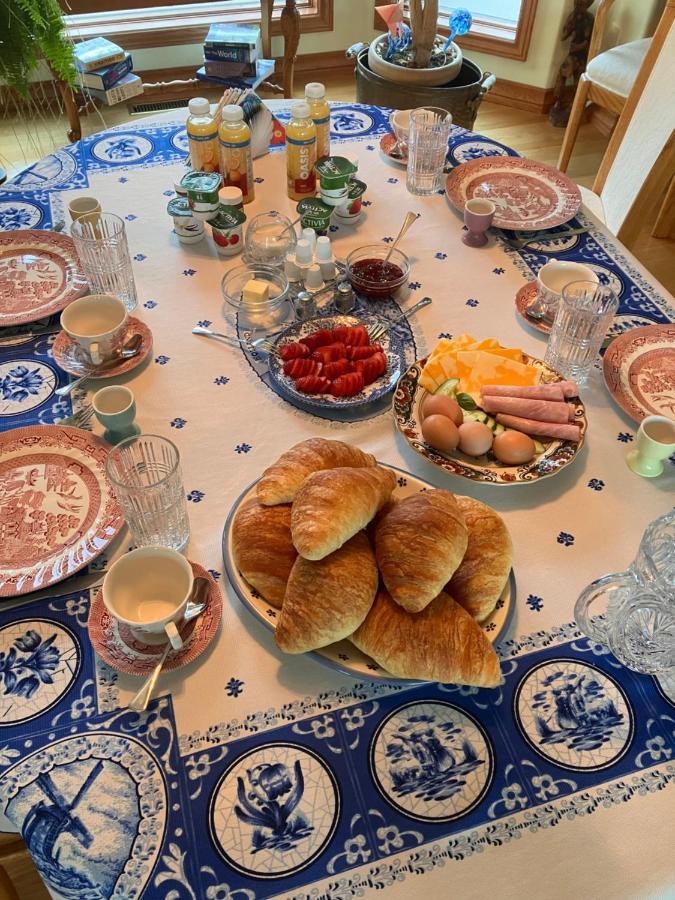 Rocky Mountain View Bed & Breakfast Cochrane Εξωτερικό φωτογραφία