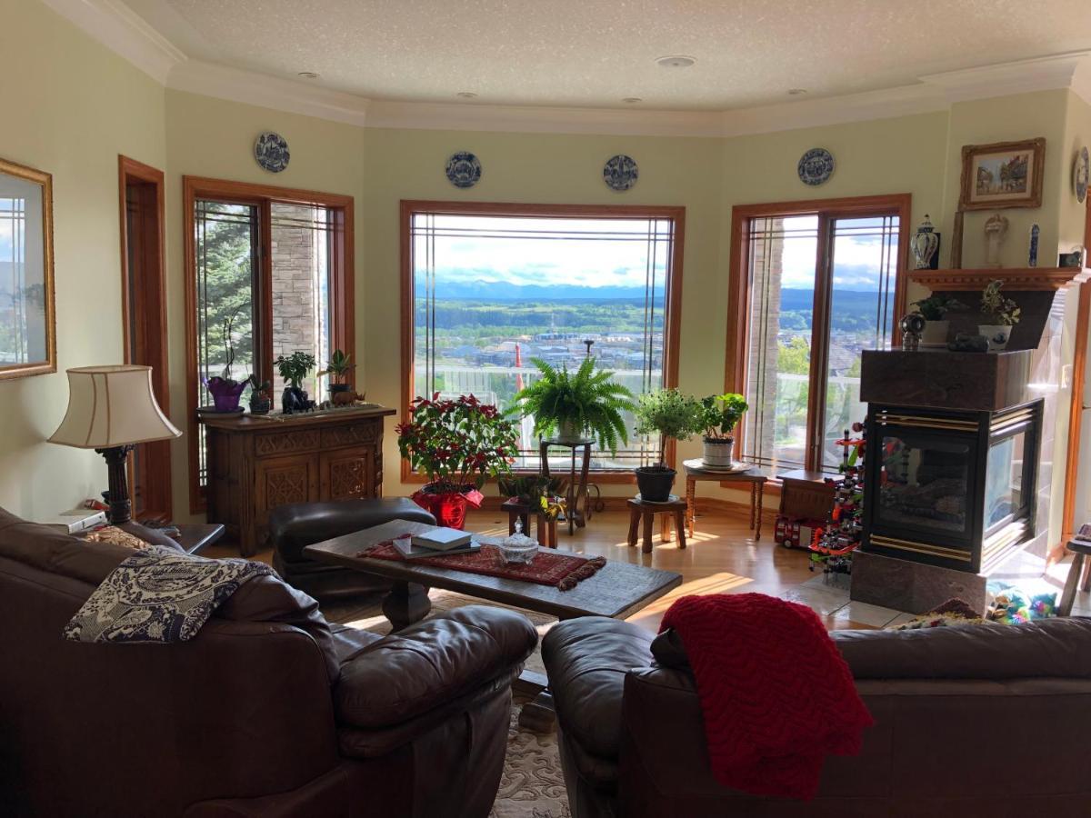 Rocky Mountain View Bed & Breakfast Cochrane Εξωτερικό φωτογραφία