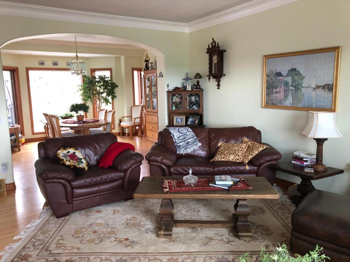 Rocky Mountain View Bed & Breakfast Cochrane Εξωτερικό φωτογραφία