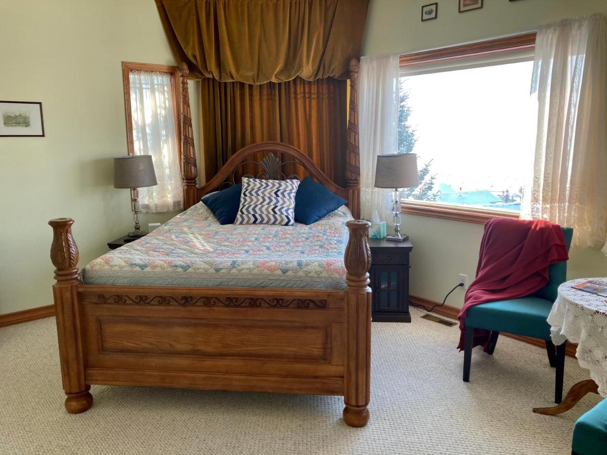 Rocky Mountain View Bed & Breakfast Cochrane Εξωτερικό φωτογραφία